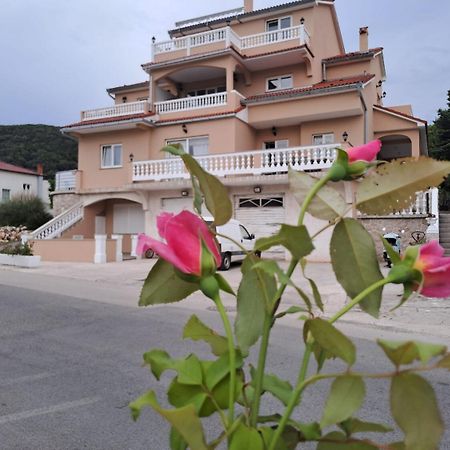 Apartments Mig - With Beautiful Garden Supetarska Draga Luaran gambar