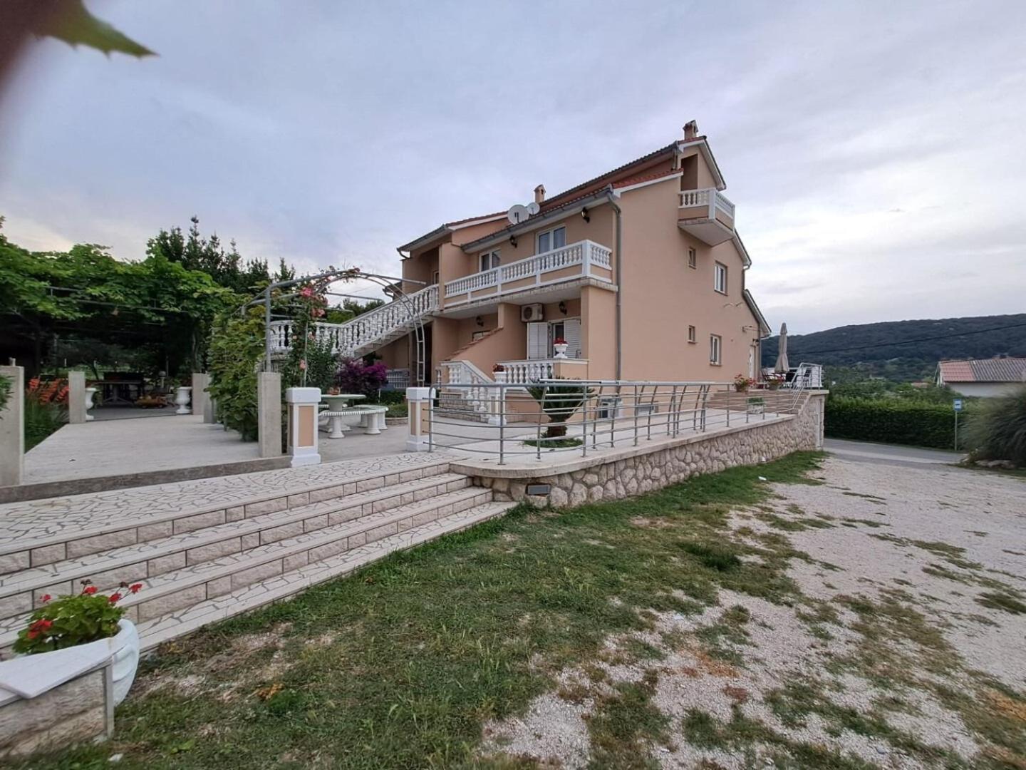 Apartments Mig - With Beautiful Garden Supetarska Draga Luaran gambar