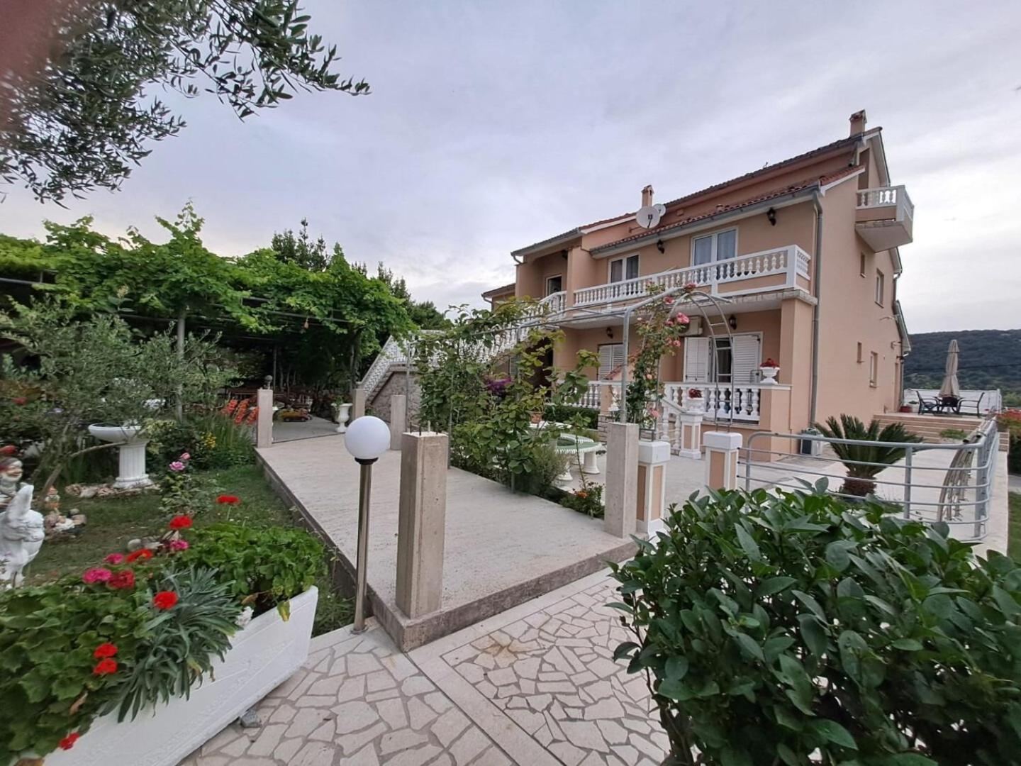 Apartments Mig - With Beautiful Garden Supetarska Draga Luaran gambar
